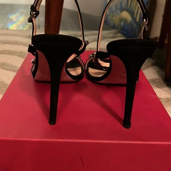 VALENTINO GARAVANI Rockstud Embellished Sandals - Picture 6 of 7